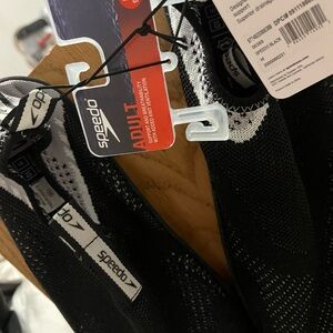 Speedo Men's fSurf Striders  Water Shoes (Size Med. 9-10 )